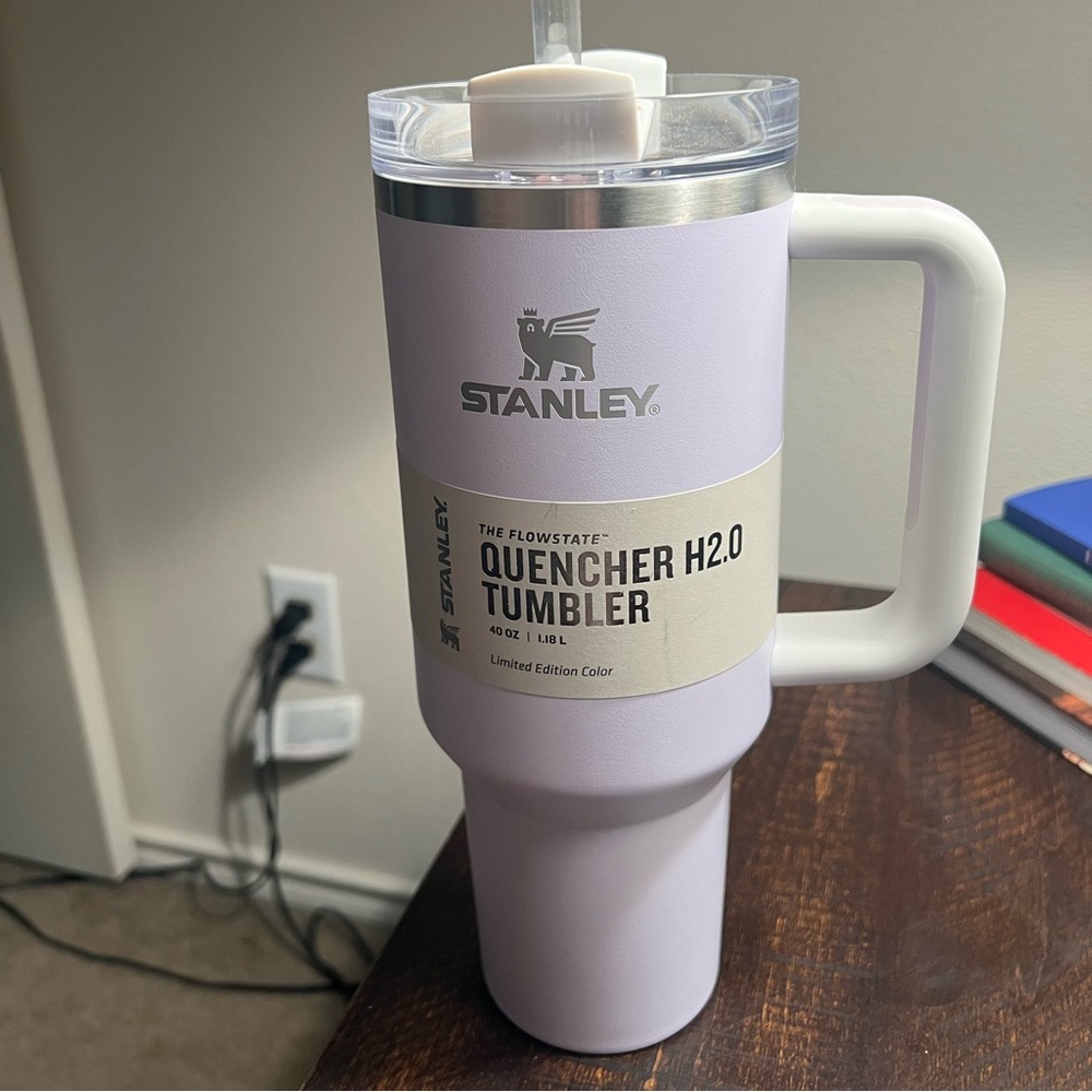 40 oz Stanley FlowState Quencher Wisteria